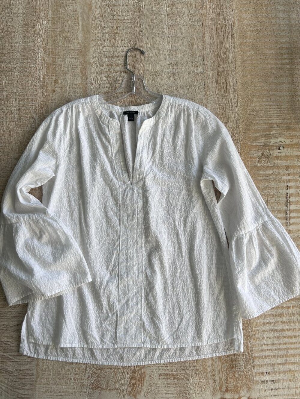 Ann Taylor Bell Sleeve V-Neck Tunic/Top/Blouse Sz Small White Seersucker